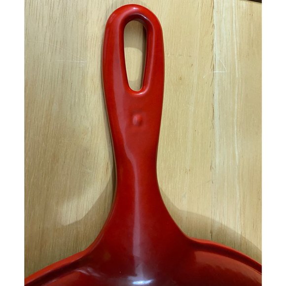 Le Creuset Red 10.1/4 Skillet - Picture 5 of 10